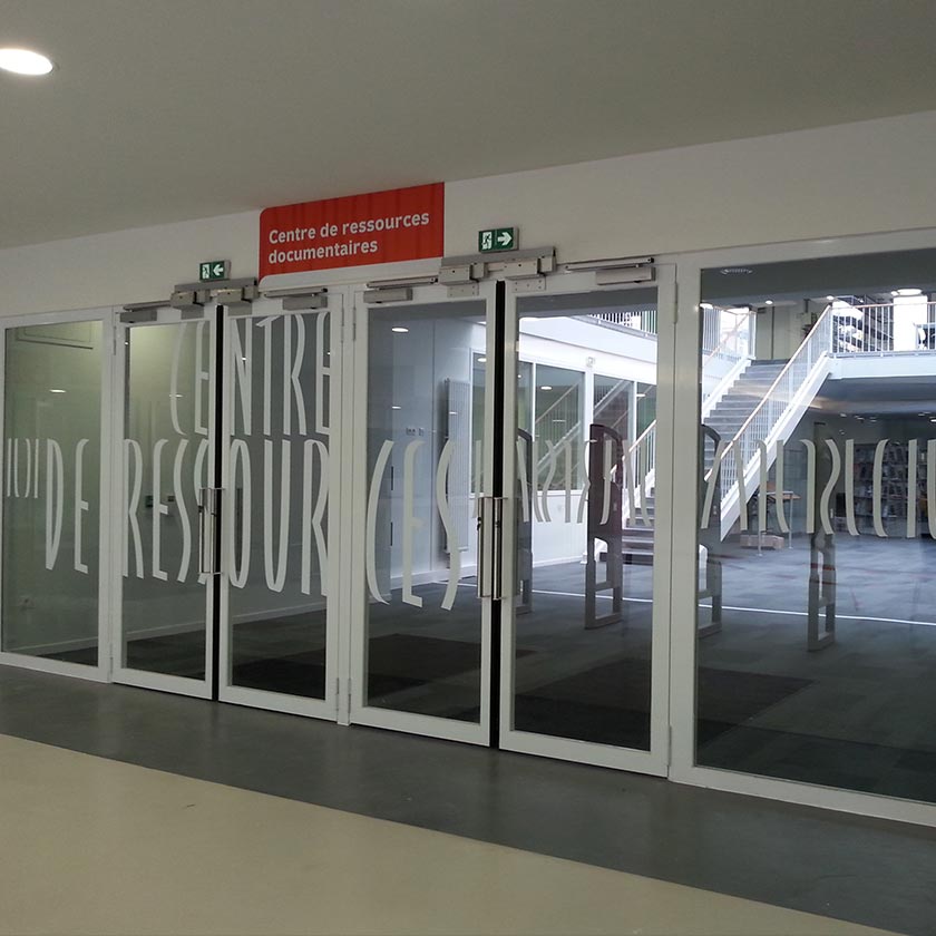 Lettrage-adhesifs Lettrage-adhesifs